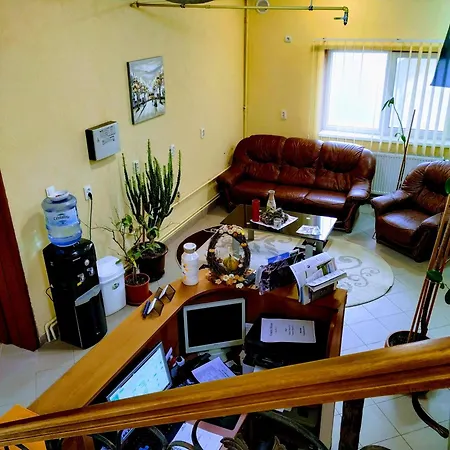 Venesis House בית הארחה 3*