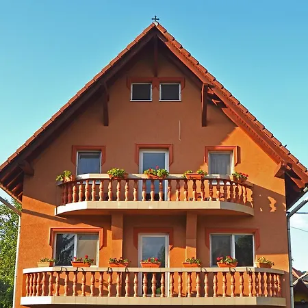 Venesis House בית הארחה