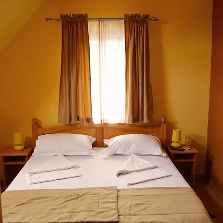 Venesis House בית הארחה 3*