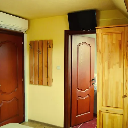 Venesis House